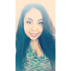 Meet your Posher, Analia